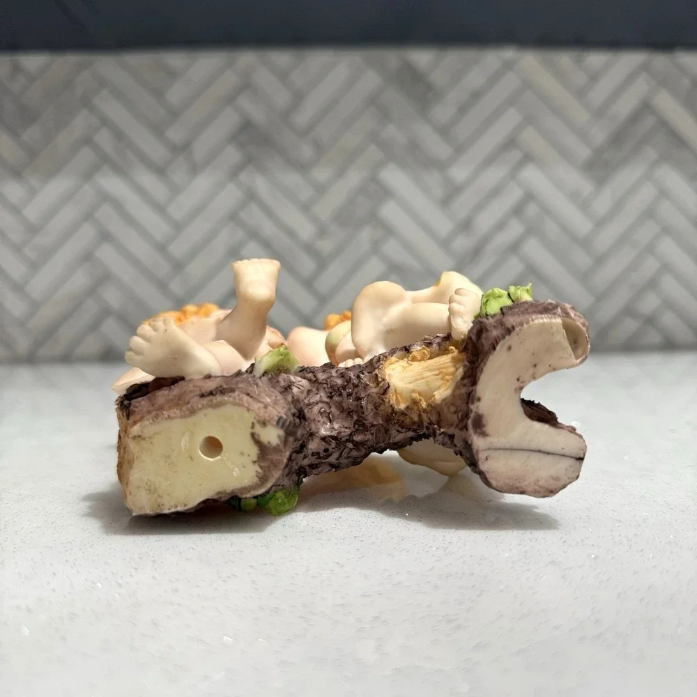 Vintage‎ Resin Figurine – Boy Kissing Girl on Log | 5
